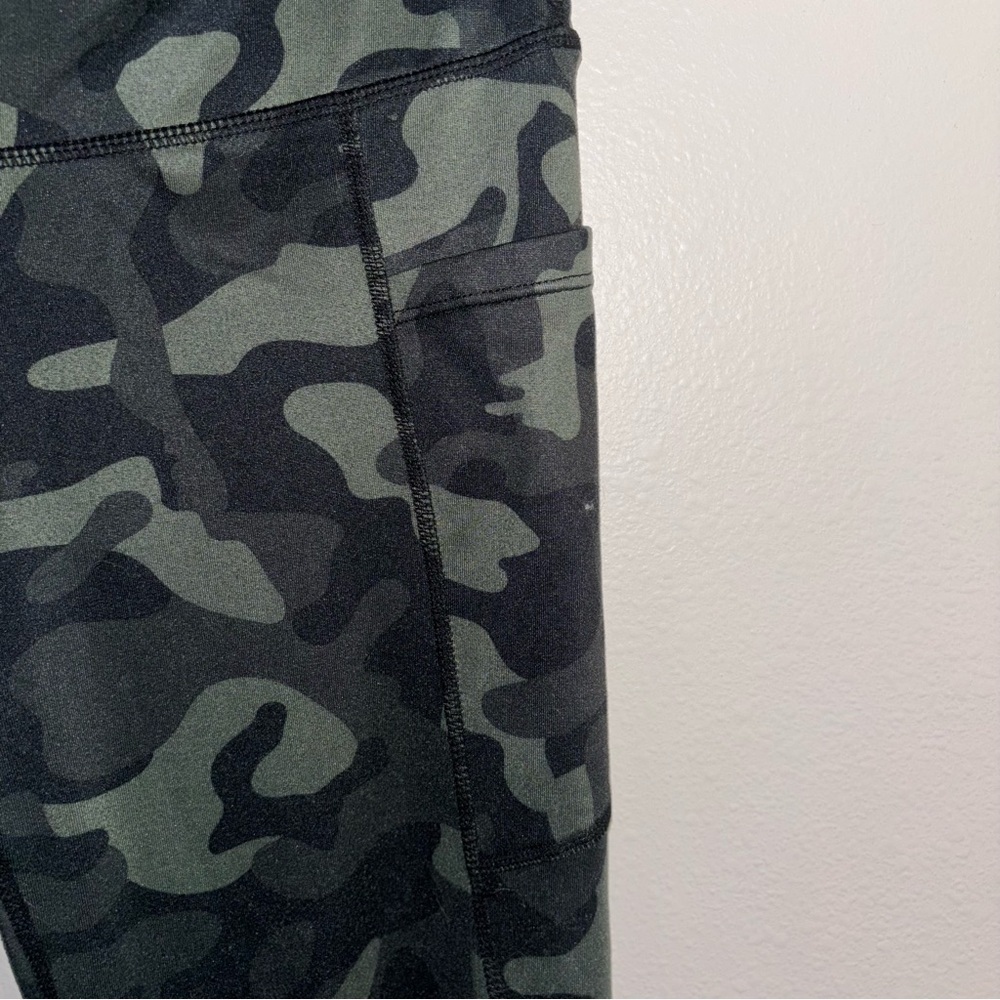 Colosseum Camo Sports Bra/Leggings Set M - Picture 6 of 10